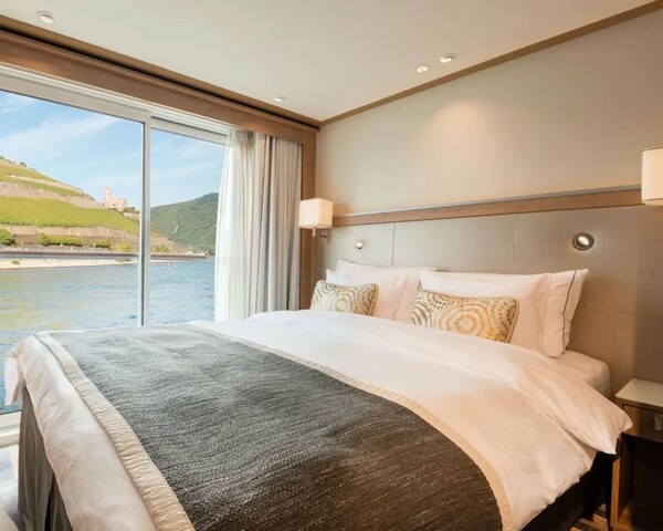 Viking Sjofn - Explorer Suite 6.jpg